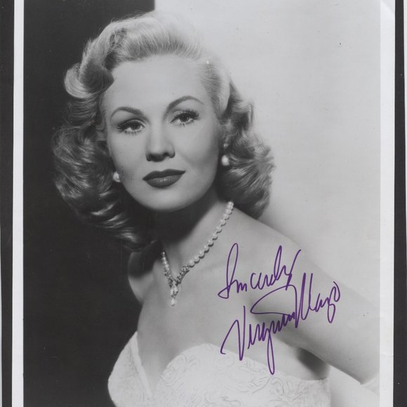 VINTAGE VIRGINIA MAYO AUTOGRAPHED PICTURE MOVIE STAR - Picture 1 of 1